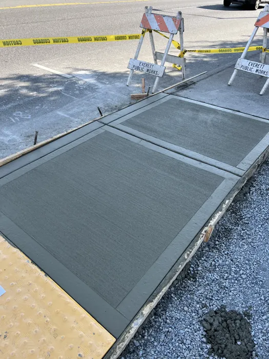 Concrete walkway with defined joints