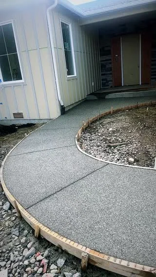 Curved exposed aggregate entry